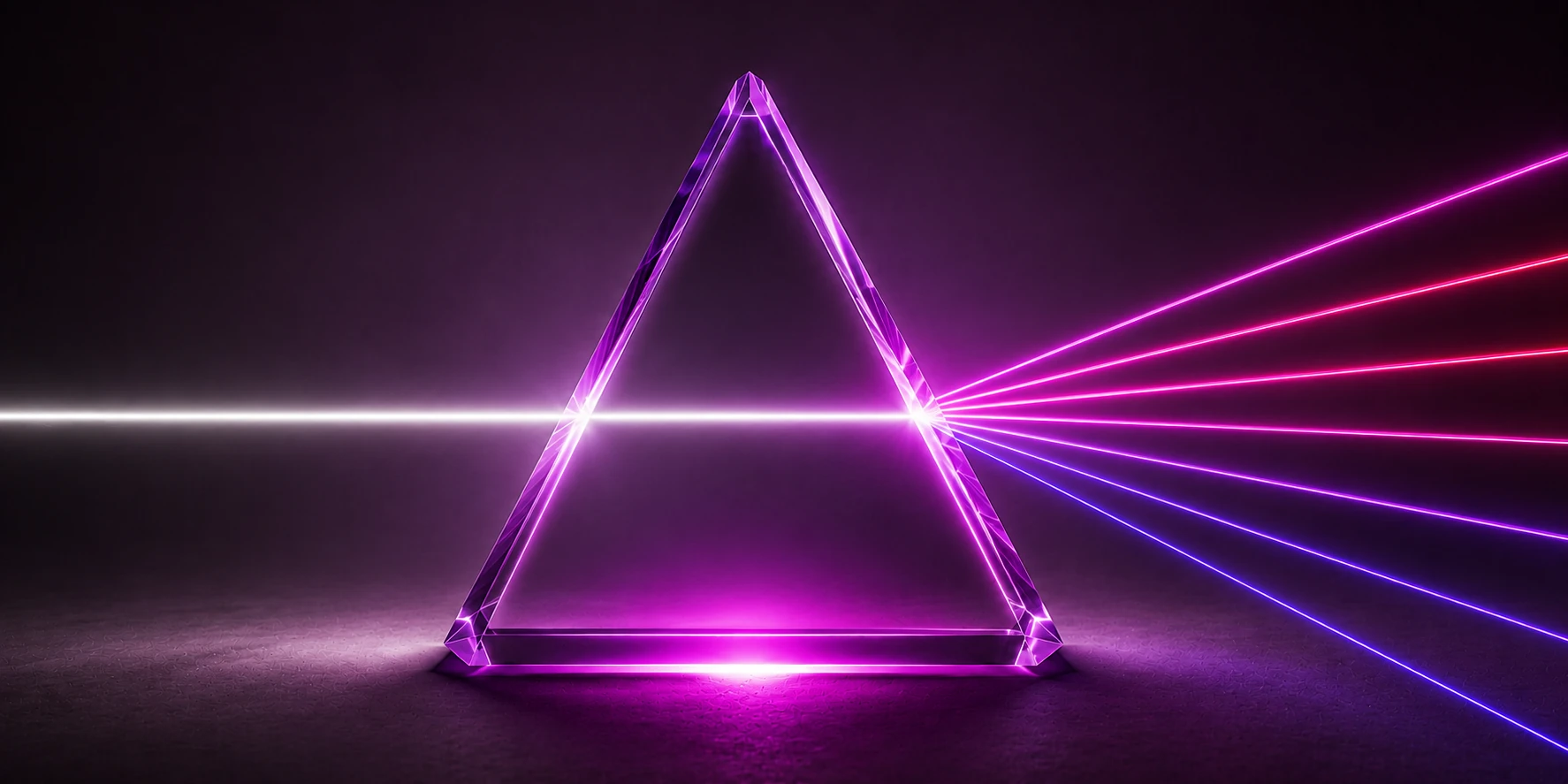 Prisme lumineux diffusant des faisceaux colorés