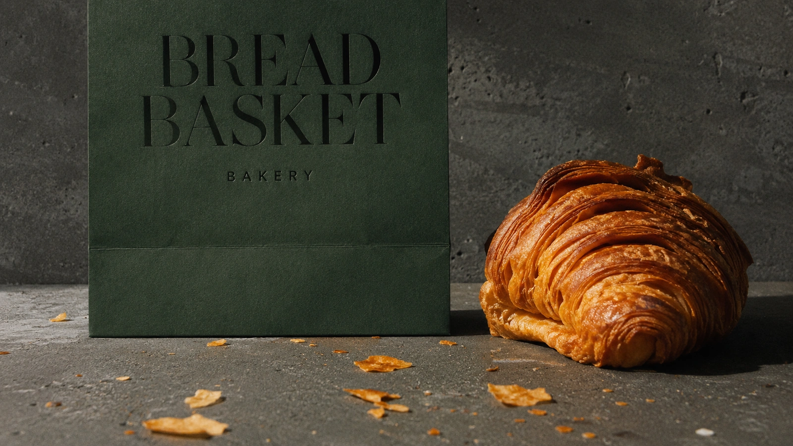Packaging Bread Basket avec croissant sur fond minéral